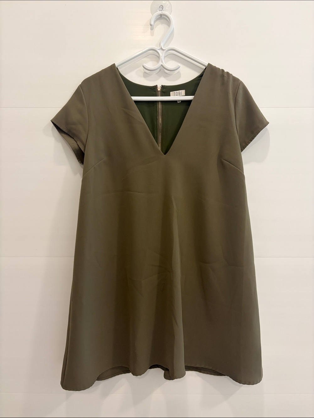 Tobi Olive V-Neck Short Sleeve Shift Dress